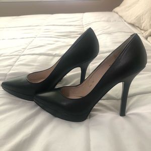 Black pumps